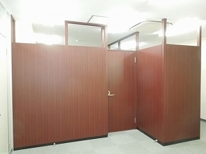 事務所の新規パーテーションにパロアシートを貼りました！ 